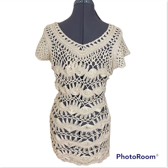 2/$25 Forever 21 Short Sleeve Nude Crochet Tunic Size Small - Picture 3 of 15